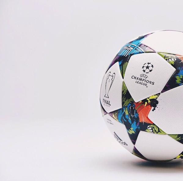 FOTO: cum arata mingea cu care se joaca finala Ligii din iunie! Detaliul CIUDAT care e desenat pe stelutele Champions League:_1