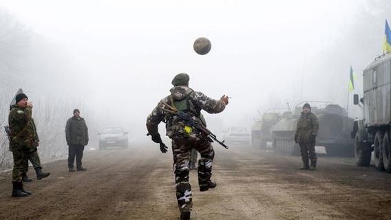 Imaginea zilei in lume | "Joyeux Noel" in varianta moderna! Ce au facut soldatii ucraineni dupa oprirea bombardamentelor din Donbass_1