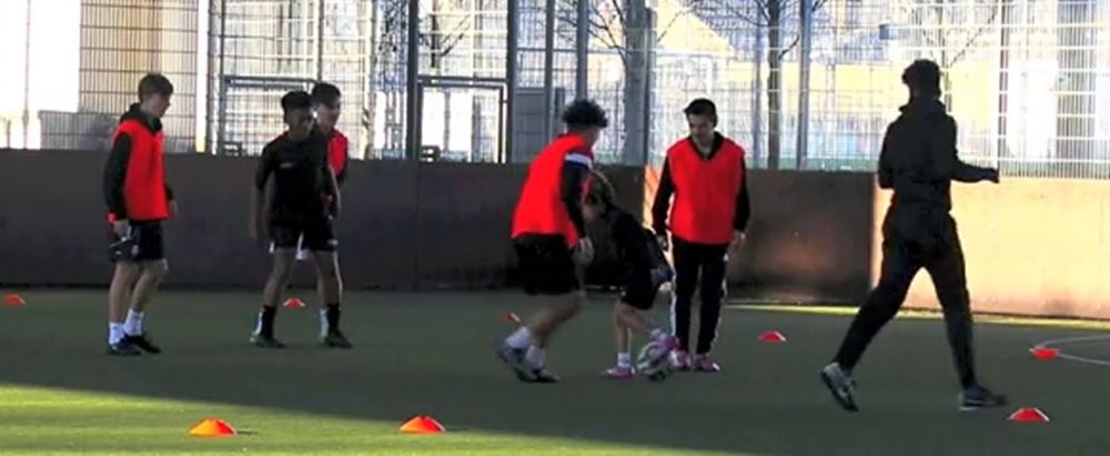 Are 8 ani, dar face minuni cu mingea. Pustiul cu care Chelsea crede ca va da o super lovitura. Ce stie sa faca e fantastic. VIDEO