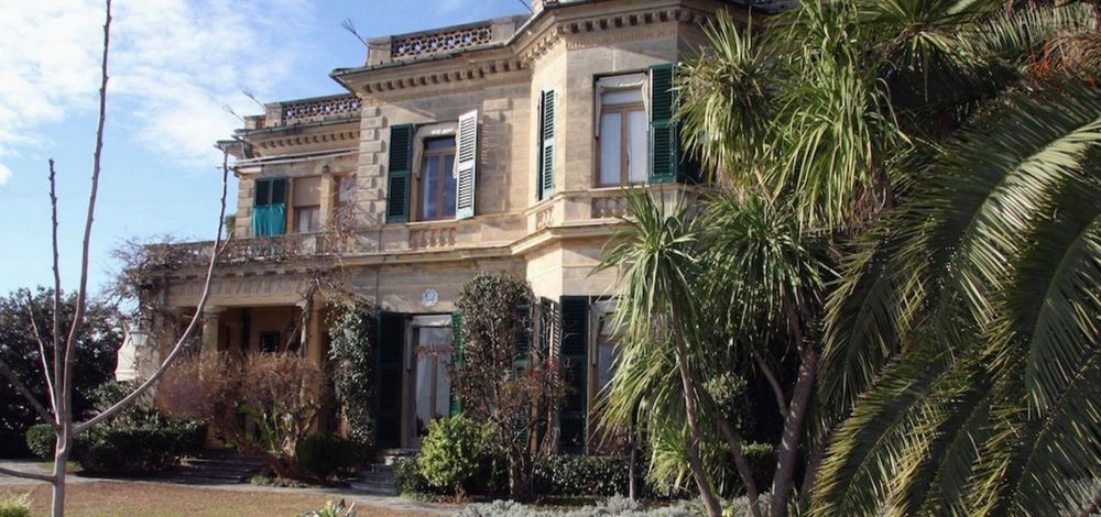 25 mil euro pentru o VILA BANTUITA in care au murit 3 oameni. Cum arata casa de lux in care Eto'o se va muta in Italia. FOTO_8