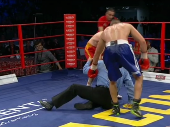 
	Faza anului in box vine din Romania! Cum a cazut in CAP acest arbitru in timpul luptei fara sa fie atins! Toata sala a ras. VIDEO
