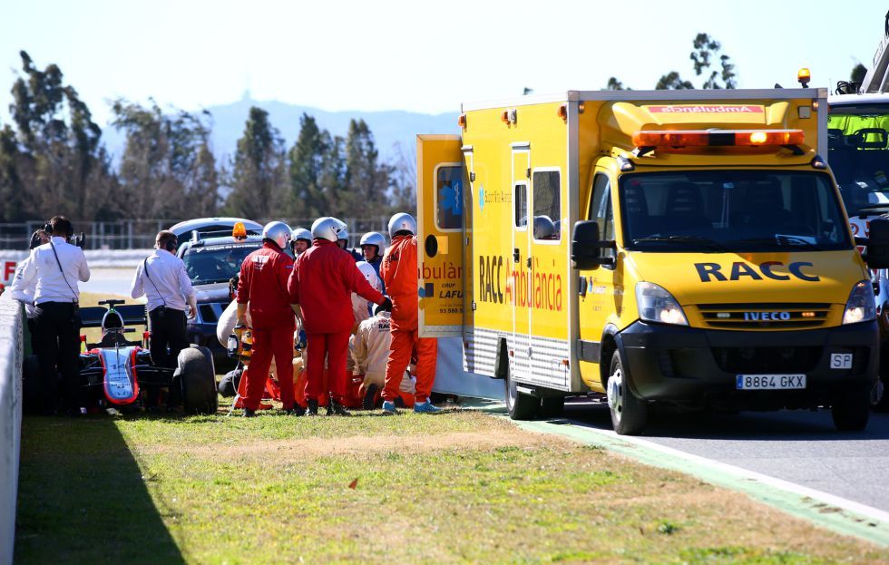 FOTO Accident GRAV pentru Alonso la Barcelona! A fost transportat cu elicopterul la spital: "E constient, dar are ceva probleme"_5