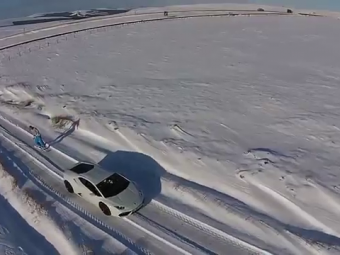 VIDEO Lamborghini, cea mai tare sanie! Cum sa faci snowboard cu o masina de 200.000 de euro!&nbsp;