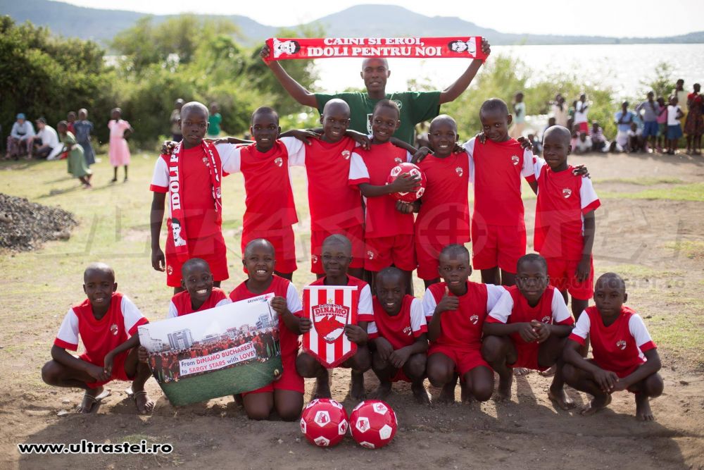 Gest superb al dinamovistilor! O echipa de copii din Kenya, imbracata din cap pana in picioare cu echipamentul lui Dinamo - FOTO_5
