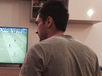 
	SUPER FOTO &quot;Unele lucruri se invata cand esti mic&quot; Tatarusanu joaca FIFA impreuna cu fiul sau de un an!&nbsp;
