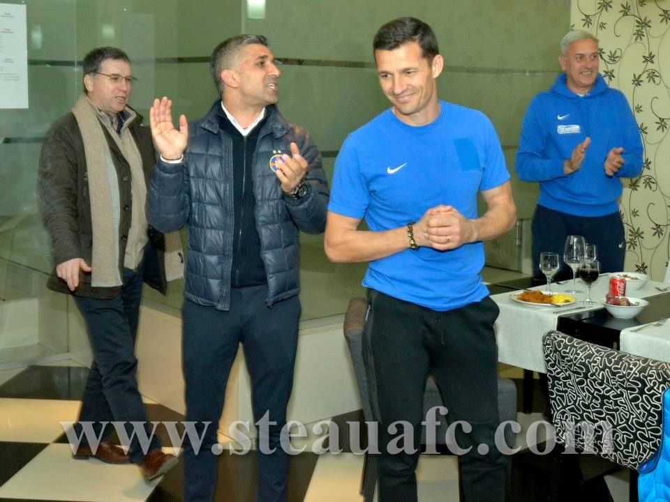 Galca a sarbatorit ziua de nastere alaturi de jucatori dupa 1-0 cu CFR Cluj! Ce cadou i-au facut jucatorii de ziua sa - FOTO_5