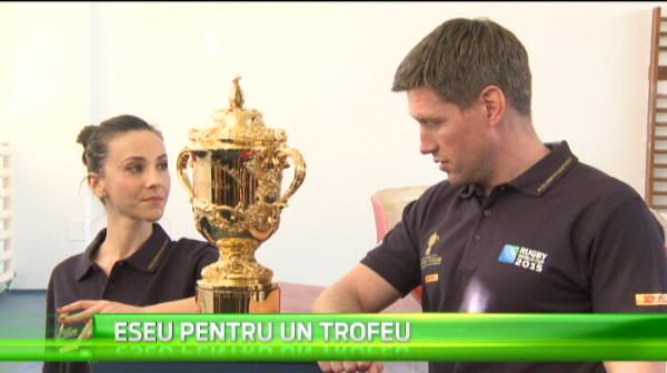
	Cupa Mondiala e in Romania! Trofeul suprem din rugby a fost adus la Bucuresti de cel mai tare marcator din istoria Turneului celor 6 natiuni
