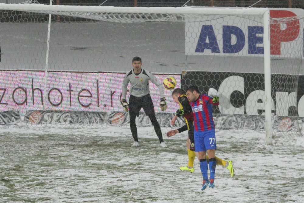 Rusescu decisiv! Steaua a castigat greu un meci disputat pe zapada, arbitrul a eliminat gresit un jucator! Ceahlaul 0-1 Steaua_7