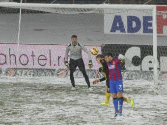 
	Rusescu decisiv! Steaua a castigat greu un meci disputat pe zapada, arbitrul a eliminat gresit un jucator! Ceahlaul 0-1 Steaua
