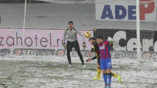 
	Rusescu decisiv! Steaua a castigat greu un meci disputat pe zapada, arbitrul a eliminat gresit un jucator! Ceahlaul 0-1 Steaua
