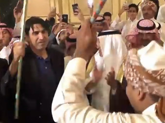 ASTA e cel mai tare clip din ISTORIA internetului! :)) Cum danseaza Piturca la o nunta din Arabia Saudita si ce piruete face
