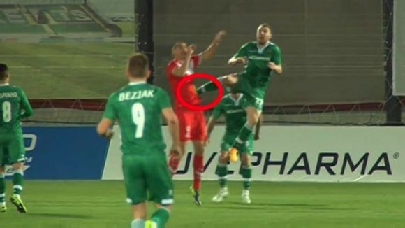 SCENE incredibile in Bulgaria! Cosmin Moti i-a dat KO unui fost jucator al Stelei! L-a lovit fara mila, nu a primit nimic! FOTO_1