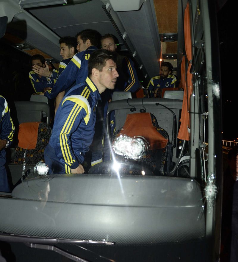 Marturii cutremuratoare din timpul atacului armat asupra autocarului lui Fenerbahce: "Scopul atacului a fost sa moara fotbalistii"_5