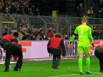 
	Gest scandalos facut de fanii lui Dortmund la meciul cu Bayern. Ce a gasit Neuer pe jos cand s-a apropiat de poarta. FOTO

