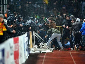 
	Incidente SOCANTE in Rusia! Florin Costea, martorul unei batai incredibile intre suporteri pe stadion! VIDEO
