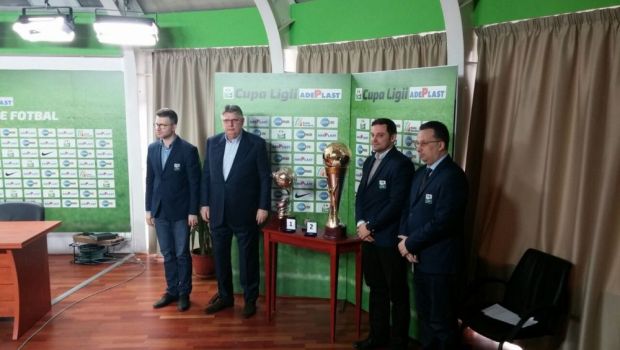 
	FOTO | Asa vor arata noile trofee primite de campioana Romaniei si de castigatoarea Ligii I! Gino Iorgulescu i-a pus pe ziaristi sa voteze
