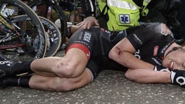 Imagini de cosmar! Cum arata spatele acestui ciclist dupa o cazatura horror. FOTO