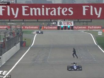 
	VIDEO: Incident incredibil in Formula 1! Un nebun a intrat pe circuit: &quot;Dati-mi un monopost, vreau sa conduc!&quot; Ce i s-a intamplat

