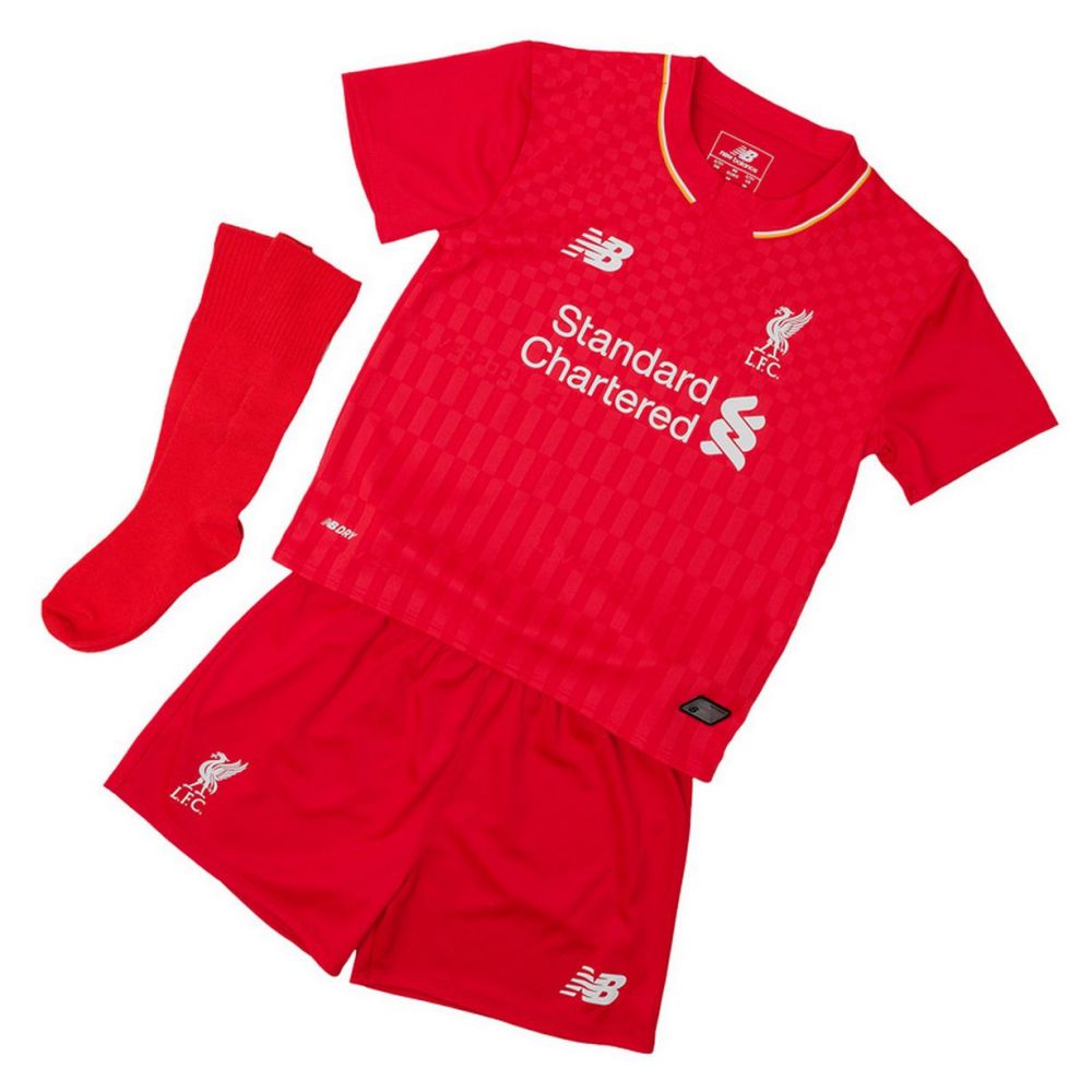 FOTO Liverpool, prima echipa care isi lanseaza echipamentul pentru sezonul urmator! Sterling, avertizat de fani!_12