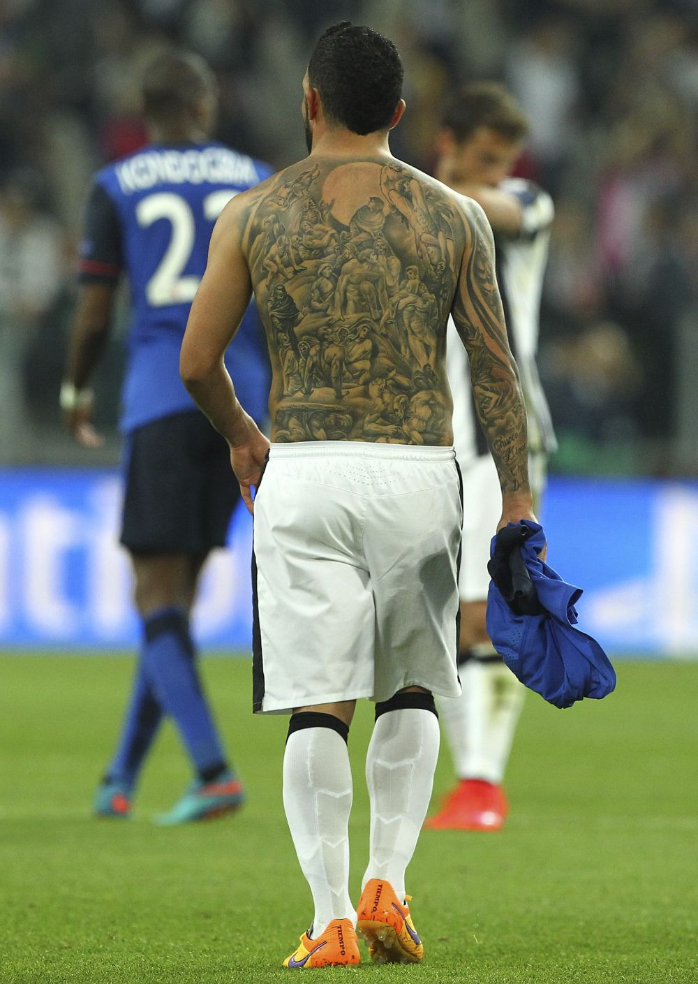 Tatuajul spectaculos al lui Carlos Tevez. Ce si-a desenat starul lui Juventus pe tot spatele. FOTO_1