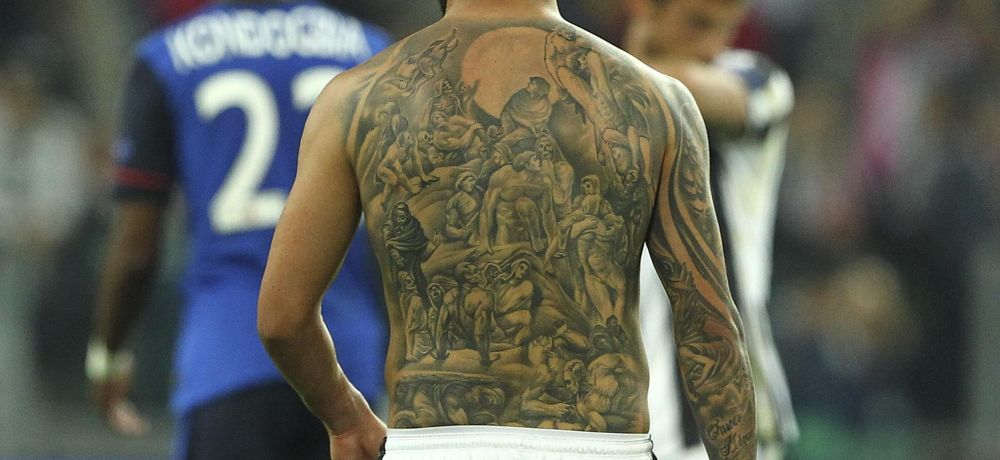 Tatuajul spectaculos al lui Carlos Tevez. Ce si-a desenat starul lui Juventus pe tot spatele. FOTO_2