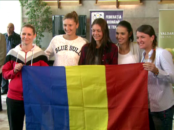 
	Pe cine ar putea da afara Simona Halep din echipa de Fed Cup a Romaniei, primita pe COVORUL ROSU in tara dupa victoria cu Canada
