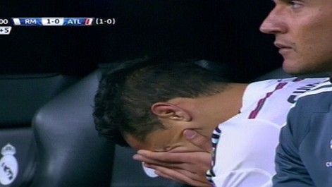 A intrat, a marcat, a PLANS. Scene EMOTIONANTE pentru Chicharito dupa golul cu Atletico! A plans ca un copil pe banca_2