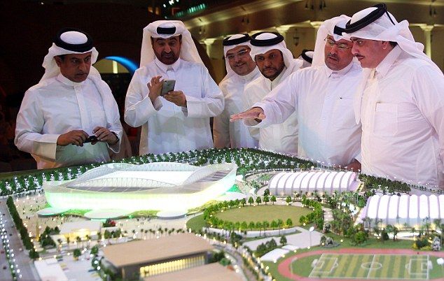FOTO Asa arata al cincilea stadion pregatit de Qatar pentru CM 2022. Are instalatii GIGANT de aer conditionat si e in forma de DUNE de nisip_3