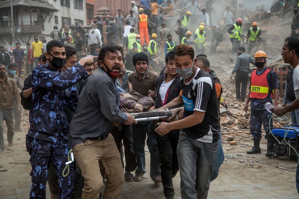 Tragedie in Nepal, in urma cutremurului devastator de azi-noapte! Tabara alpinistilor de pe Everest, afectata; un roman e acolo_2