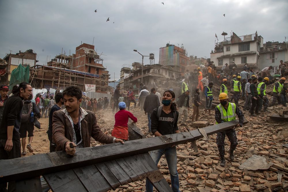 Tragedie in Nepal, in urma cutremurului devastator de azi-noapte! Tabara alpinistilor de pe Everest, afectata; un roman e acolo_3