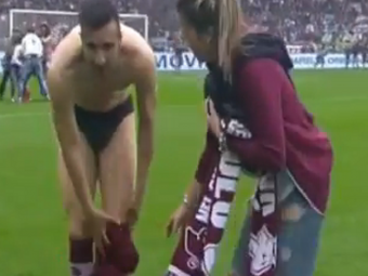 
	Imagine rara pe stadion! Ce a facut Maksimovici de bucurie ca a batut-o pe Juve atunci cand a vazut-o pe aceasta fata: VIDEO
