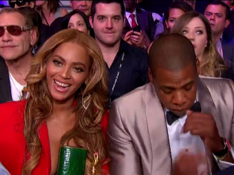 
	Nimeni nu si-a putut lua ochii de la ea. Cum s-a imbracat Beyonce la MECIUL SECOLELOR. Colectie fabuloasa de staruri in Las Vegas

