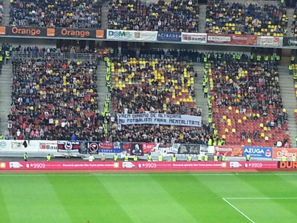 IRONIA dura a fanilor de la Dinamo! "Cainii" raman cu un titlu: campioni la ironii! :) Ce au scris ultrasii pe un banner! FOTO_4