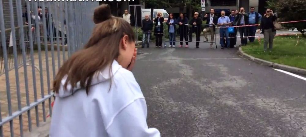 GENIAL! Reactia rara a unei fete cand l-a vazut pe Ronaldo ca iese din aeroportul din Torino! Ce a facut: VIDEO