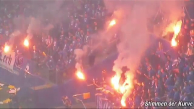 Mii de TORTE in tribune, niciuna pe teren! Lectia fabuloasa primita de fanii de la Dinamo - Steaua din Polonia. Ce au facut. VIDEO