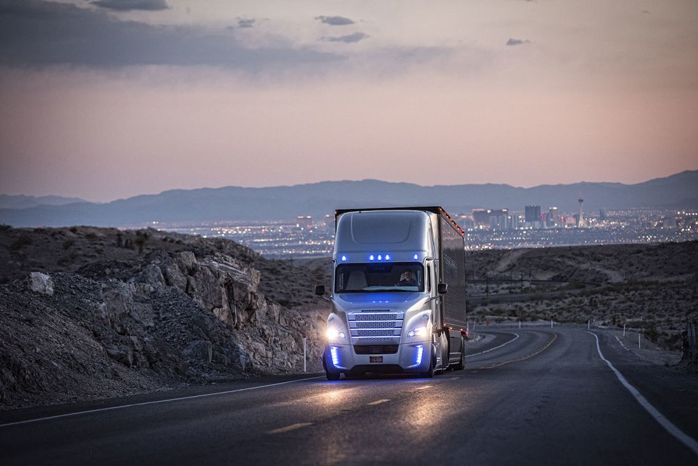 VIDEO Mercedes a lansat primul camion care se conduce SINGUR! Imagini senzationale cu noul Freightliner Inspiration_11