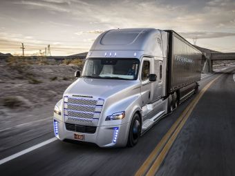 VIDEO Mercedes a lansat primul camion care se conduce SINGUR! Imagini senzationale cu noul Freightliner Inspiration
