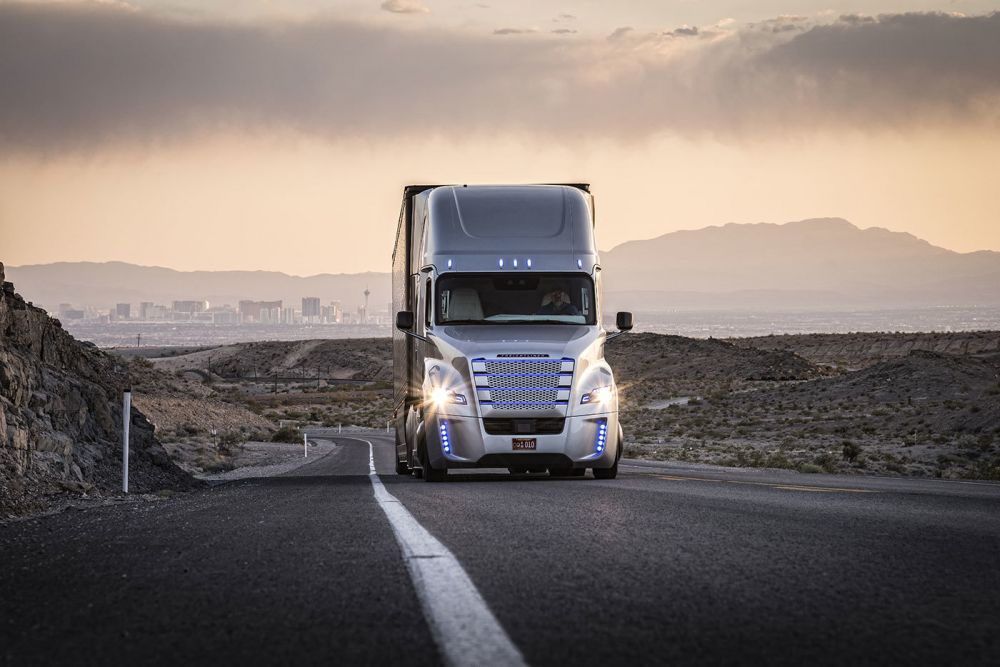 VIDEO Mercedes a lansat primul camion care se conduce SINGUR! Imagini senzationale cu noul Freightliner Inspiration_10