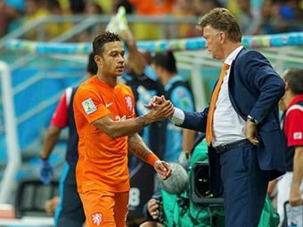 
	OFICIAL! Manchester United l-a transferat pe golgheterul Olandei! Suma platita de Van Gaal pentru atacantul de 21 de ani
