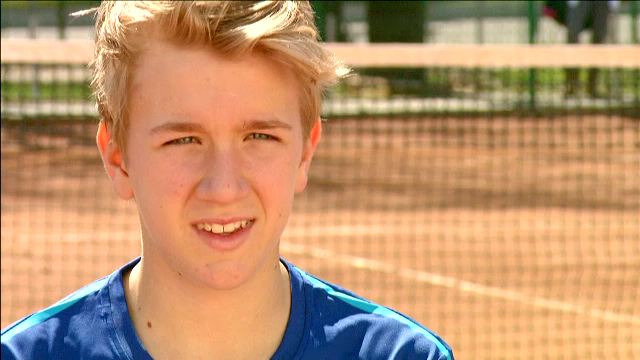 MINUNEA BLONDA din tenisul romanesc. La 14 ani ii calca pe urme lui Ilie Nastase si e olimpic la scoala: "Halep e modelul meu"_5