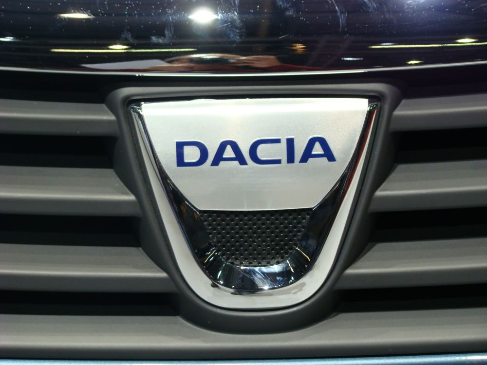 FOTO SOC | Dacia a scos la plimbare un model "imprumutat" de la americani! Cum arata Pick Up-ul cu dubla cabina_1