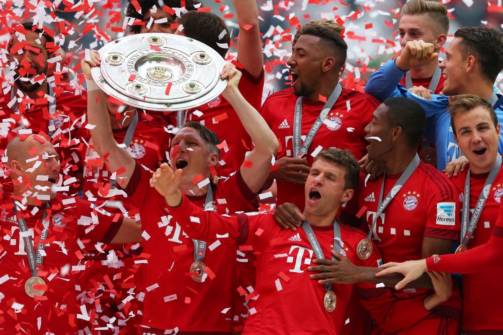 Galerie FOTO | Bayern a primit titlul de campioana dupa victoria cu Mainz! Iertat dupa gafa din semifinala cu Barca, Boateng l-a udat pana la piele pe Guardiola :)_4