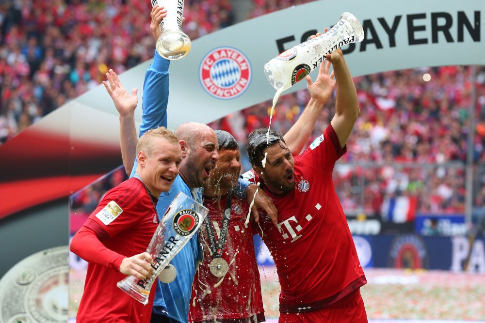 Galerie FOTO | Bayern a primit titlul de campioana dupa victoria cu Mainz! Iertat dupa gafa din semifinala cu Barca, Boateng l-a udat pana la piele pe Guardiola :)_6