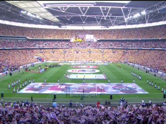 
	Fotbalul nu a fost niciodata mai spectaculos! Imagini SENZATIONALE de pe Wembley la finala Cupei Angliei! Cum a inceput meciul
