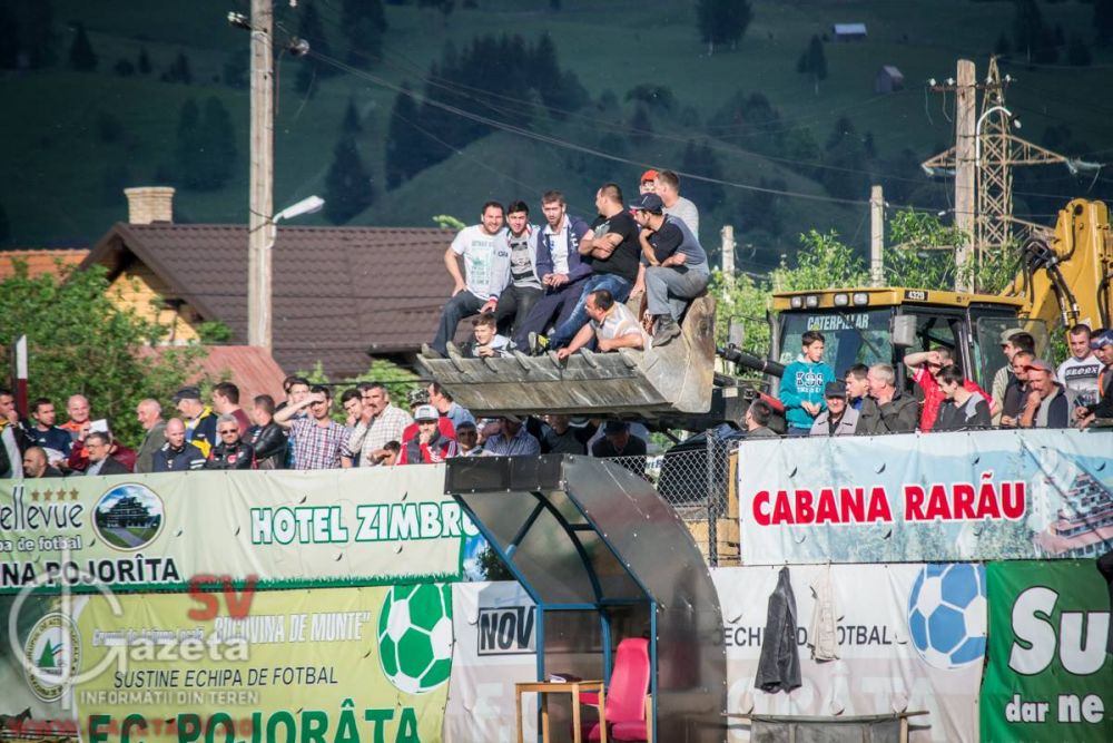 Imaginea DEMENTIALA din Romania care face inconjurul planetei! Ce s-a intamplat pe un stadion, in timpul unui meci_1