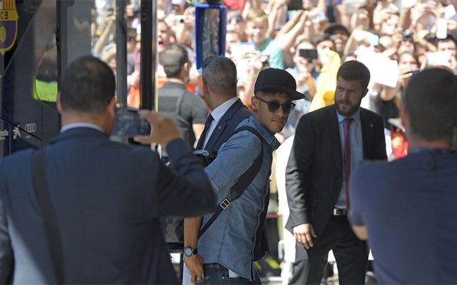 Lacrimi la Berlin dupa finala Champions League: Xavi si-a luat adio de la Barca, Pirlo a plans ca un copil la final_7