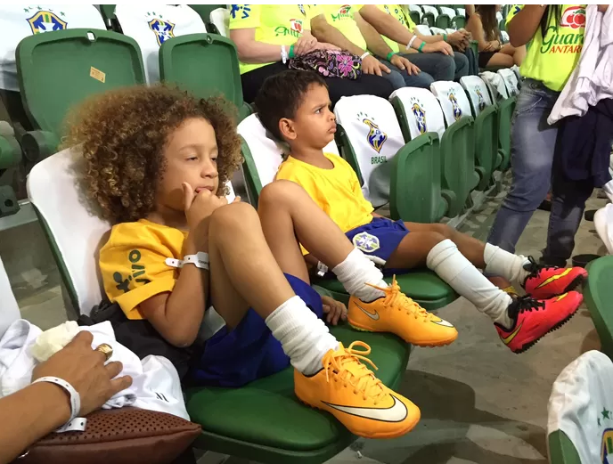 Fantastic! Ce s-a intamplat cu copiii "mini David Luiz" si "mini Thiago Silva"! Au ajuns vedete la nationala Braziliei: VIDEO_3
