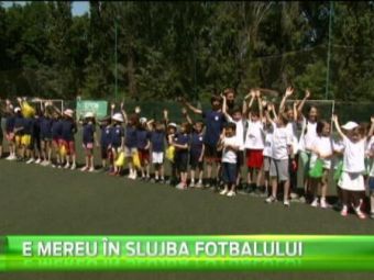 
	In slujba fotbalului | Alexandru Tudor, arbitru pentru copiii de la o scoala teologica: VIDEO
