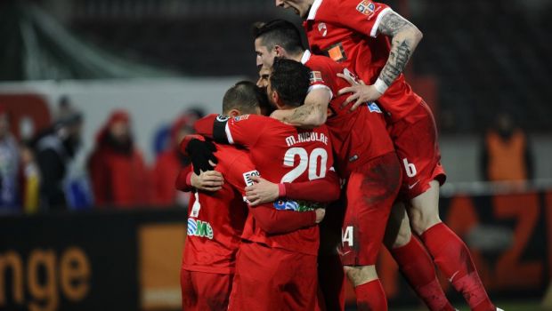 
	Dinamo, debut cu dreptul in cantonamentul din Italia: &quot;Cainii&quot; au dat 10 goluri in ziua in care rivalii de la Steaua au invins cu 8-0
