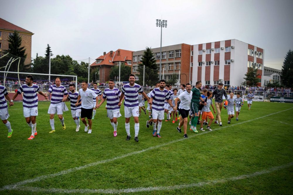 FOTO | Sarbatoare la Timisoara! Banatenii au echipa in Liga I, dar continua sa sprijine "adevarata Poli". ASU e aproape de promovarea in divizia a 3-a_1